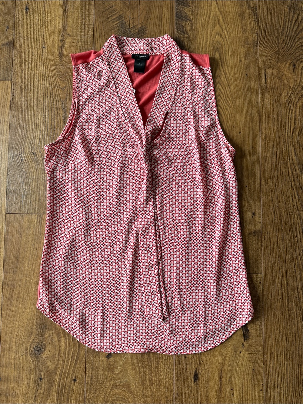 NWT Ann Taylor women’s sleeveless top, size small